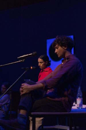 Miriam Stoney, Joshua Groß. Im Rahmen von Schlechte Wörter
Live-Performance, 2.11.2022