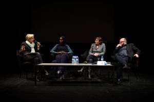 Zivilgesellschaft 4.0 – Geflüchtete und digitale Selbstorganisation. Silvia Fehrmann (HKW), Fatuma Musa, Vassilis Tsianos und Brigitta Kuster
