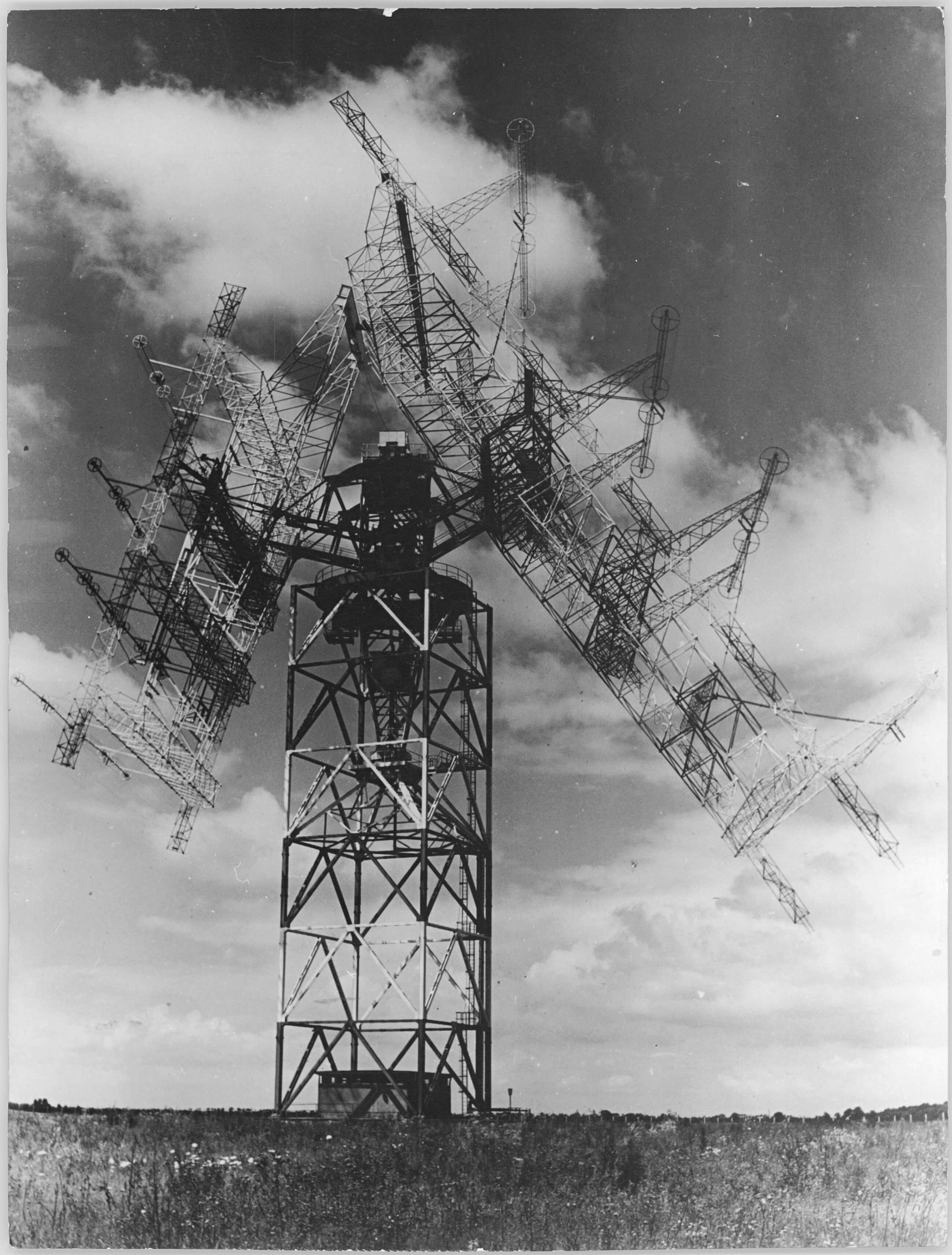 Shortwave broadband antenna built by VEB Funkwerk Köpenick in Nauen
