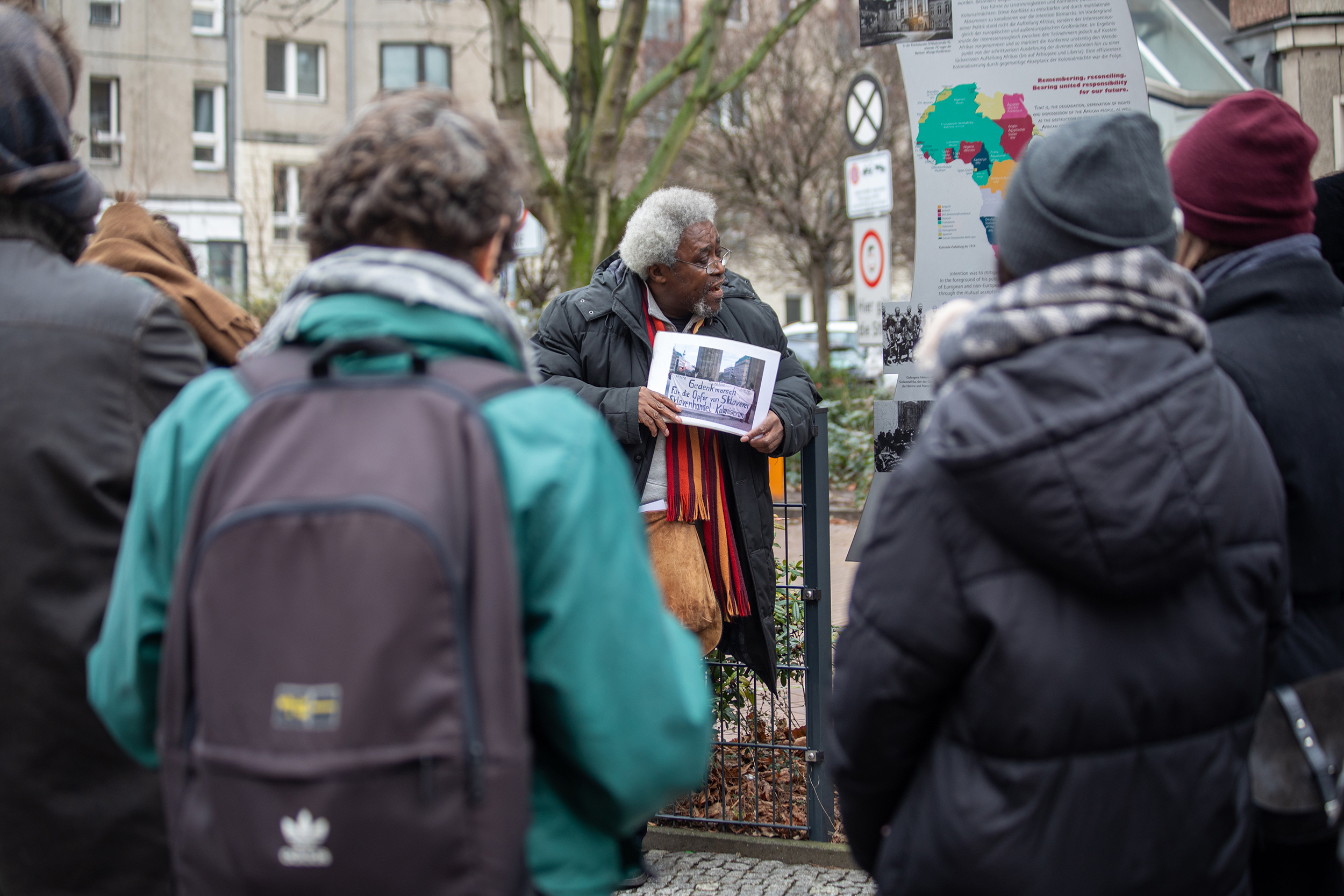 Stadtspaziergang mit Berlin Postkolonial, Workshop Cultures d’Avenir, Februar 2023. Foto: Silke Briel © HKW