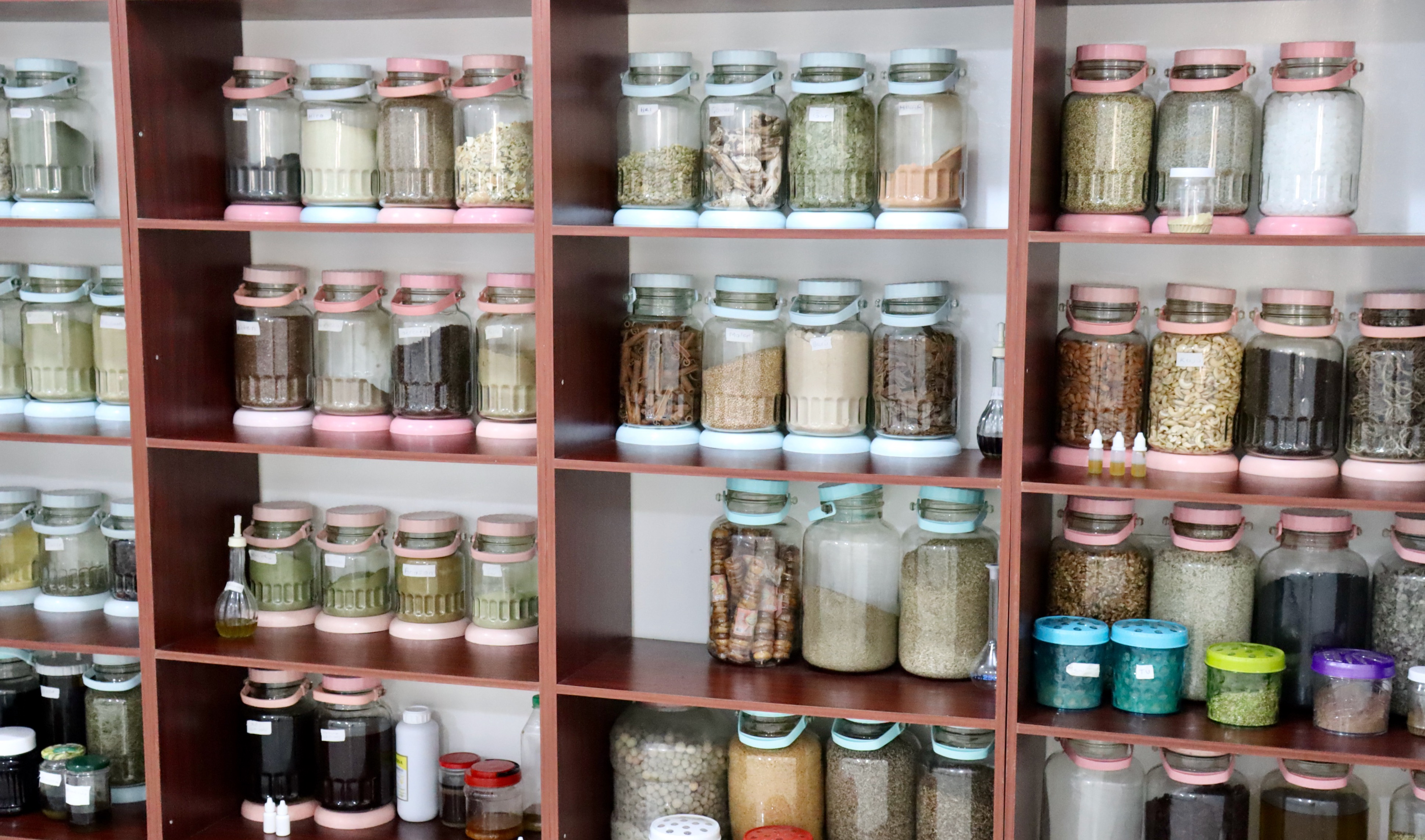 Herbal pharmacy in Qamishlo, Syria. Photo: Anuscheh Amir-Khalili