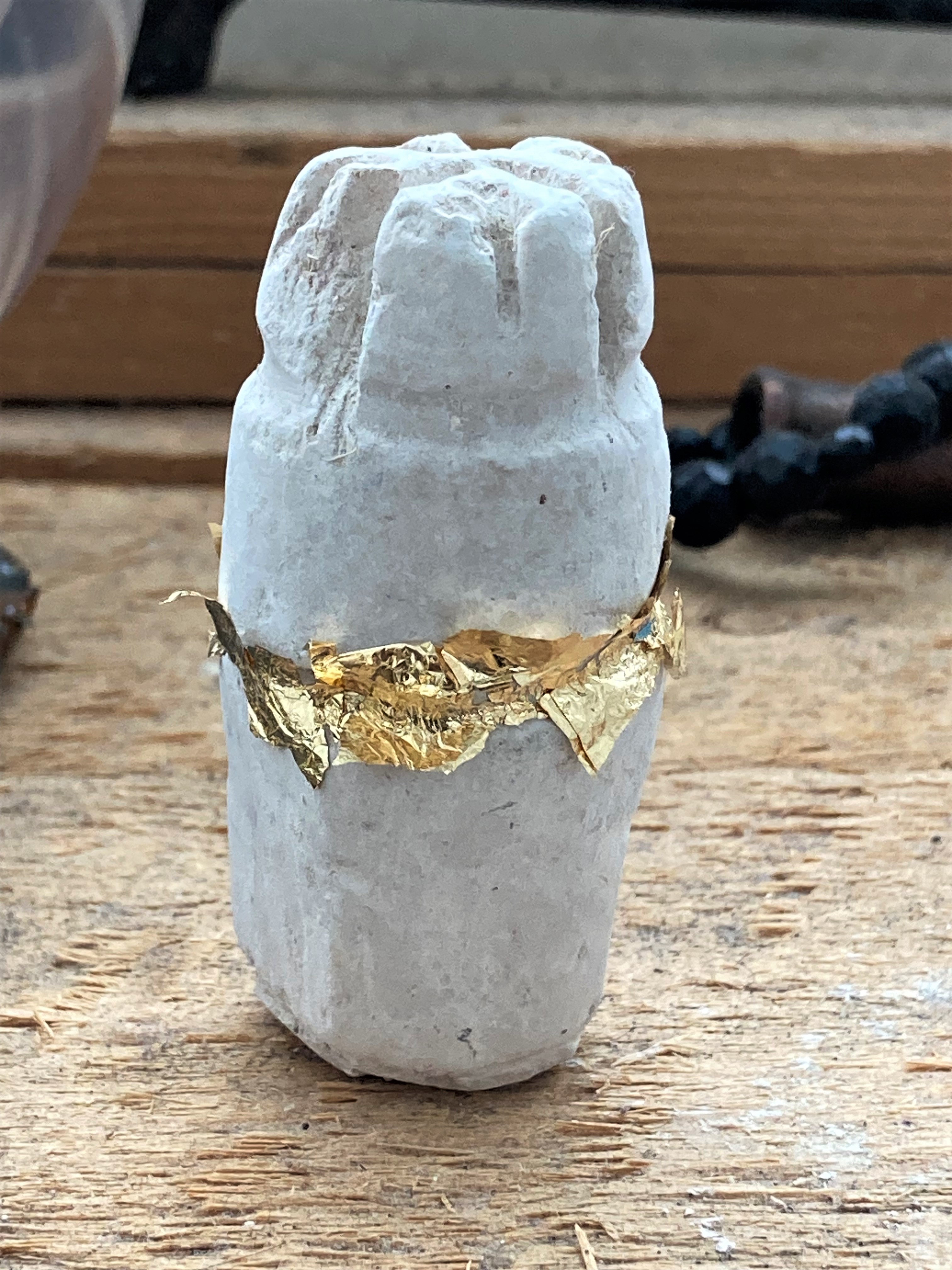 Primer, Orhue (kaolin) and gold leaf. Photo: Courtesy of the artist / EoTLA